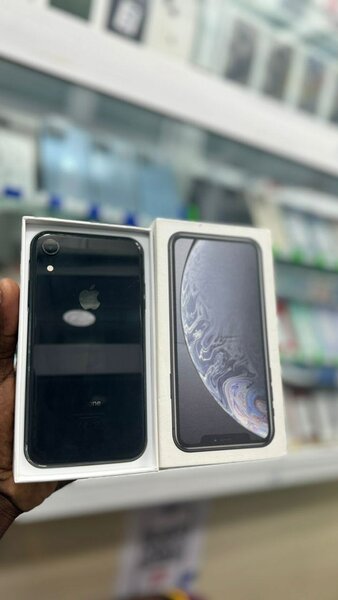 iPhone XR 64giga tout passe propre