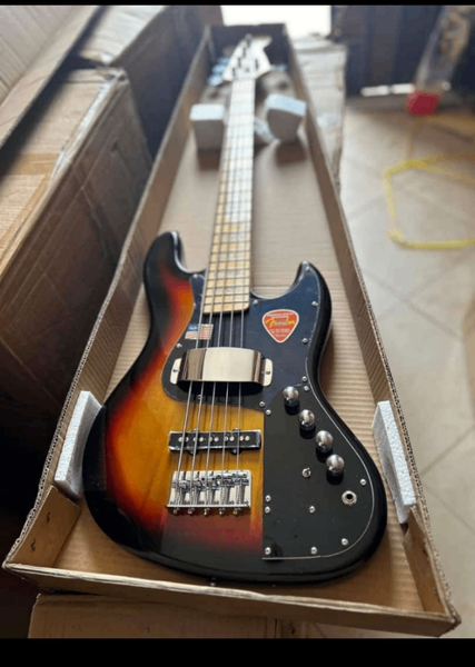 Base guitar