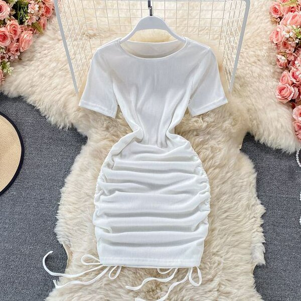 Robe ajustée blanche élégante