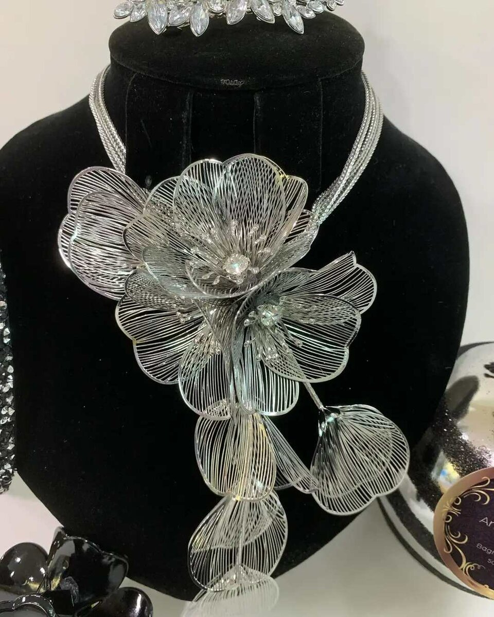 Floral necklace