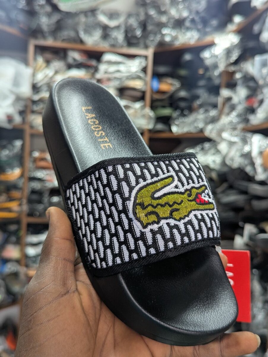Tongs Lacoste élégantes