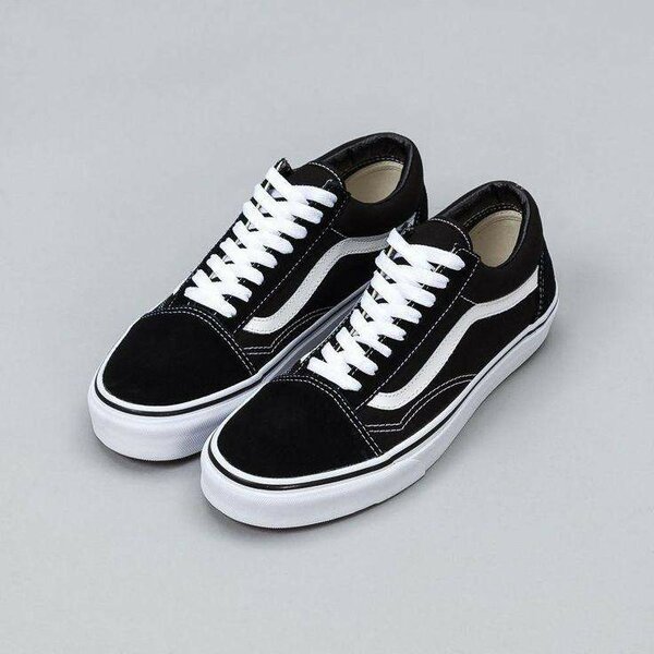 Black and white Vans Sneakers