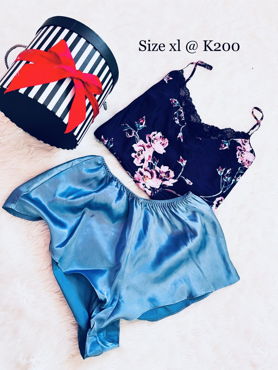 Lingerie noir bleu
