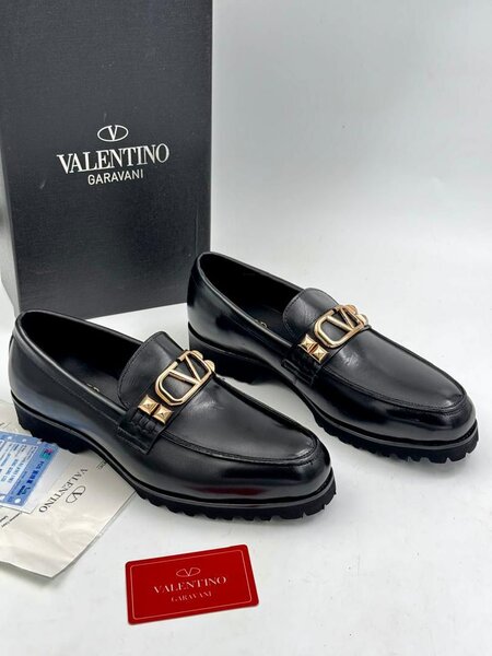 Solid leather shoes
