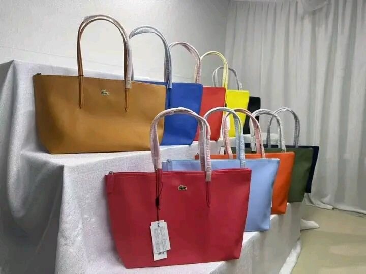 Sac fourre-tout Lacoste élégant