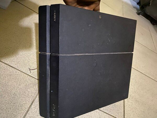 Console Sony PS4 noire