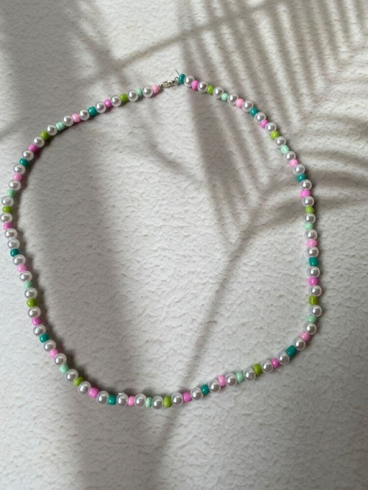 Colliers de perles colorées