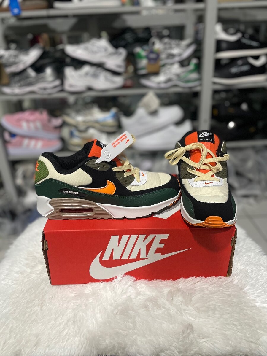 Nike Air Max 90 Sneaker Collection