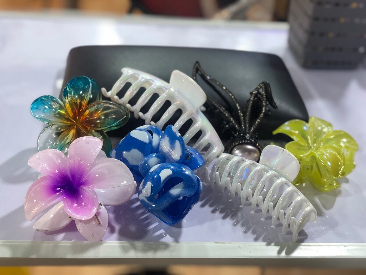 Claw clips