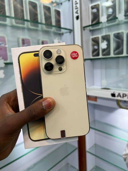 iPhone 14pro 128giga quasi neuf propre avec son carton
