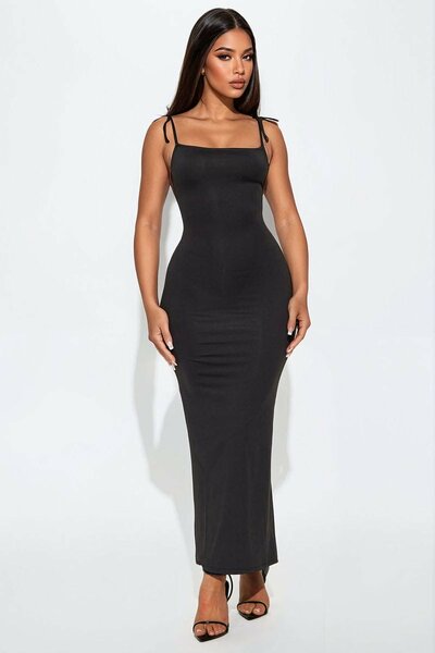 Robe élégante moulante noire