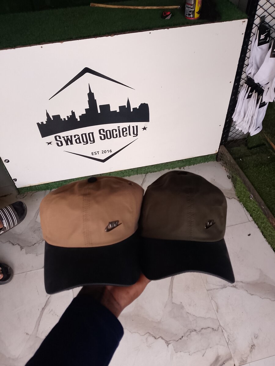 Caps