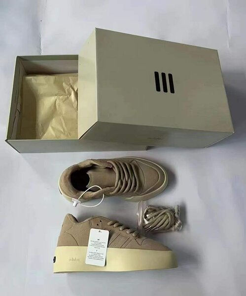 Adidas Sneakers