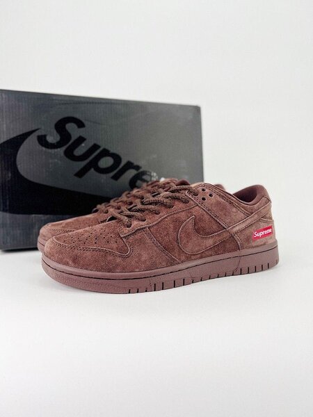 Dunk Low x Suprême