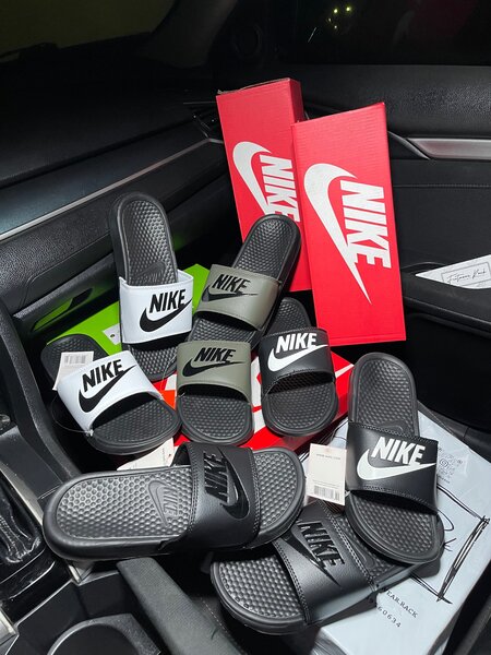 Nike Benassi Slides