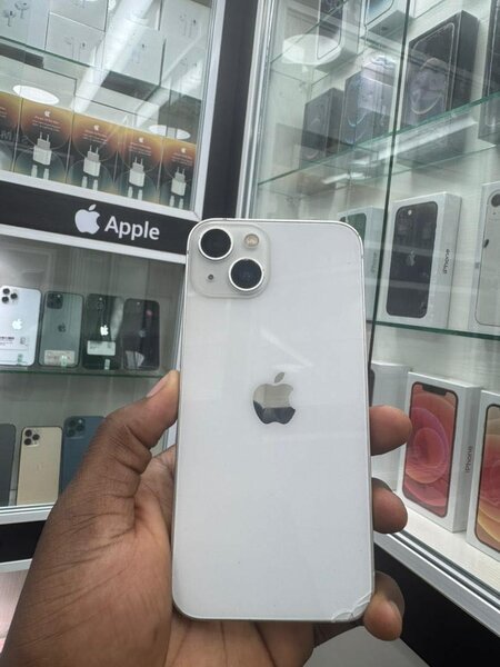 iPhone 13 simple