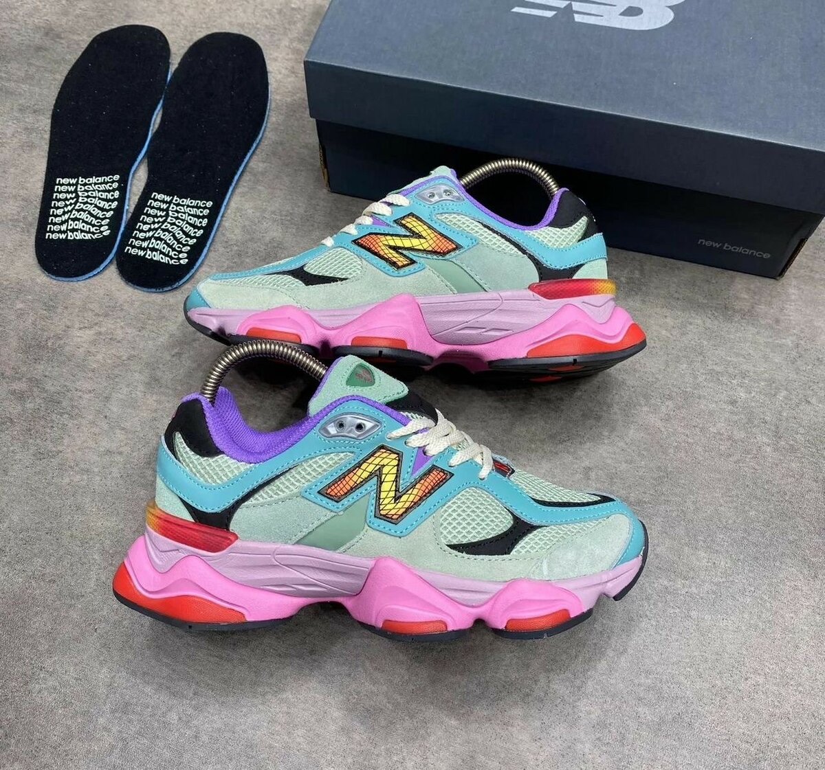 NEW BALANCE CLASSIC