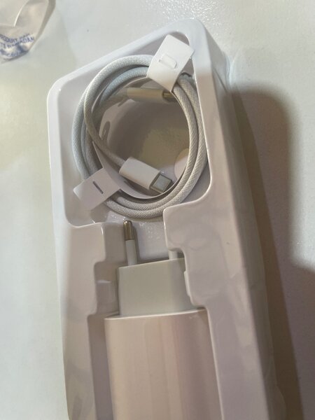 Chargeur iPhone 15