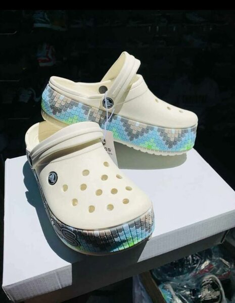 CROCS