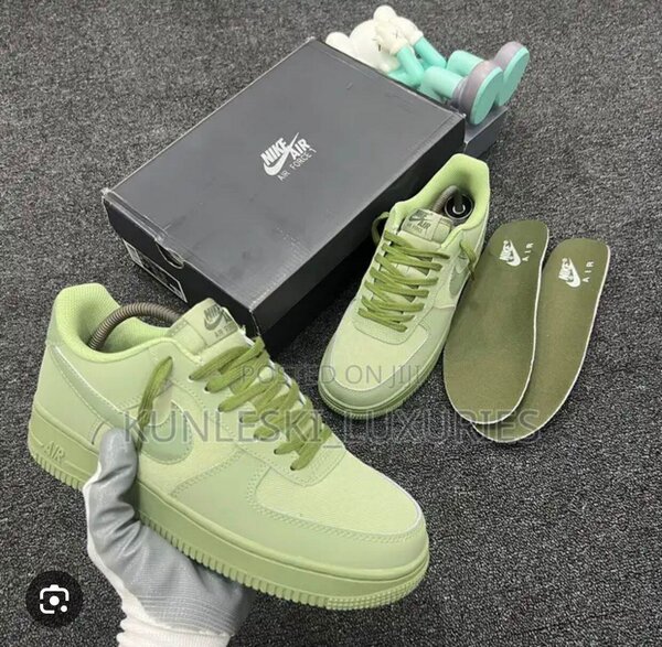 Mens sneakers