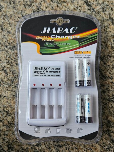 Chargeur batterie AA/AAA Jiabao