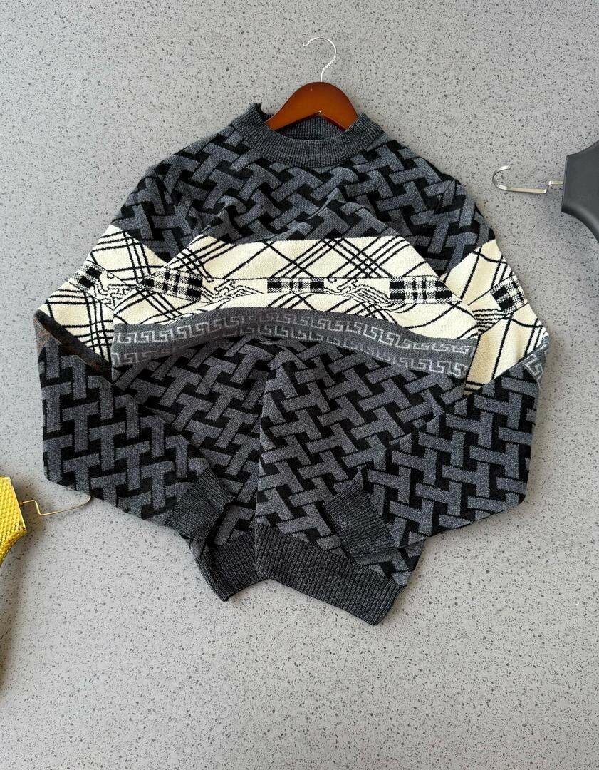 WOOLEN SWEATER