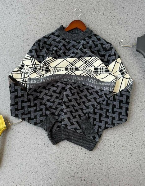 WOOLEN SWEATER