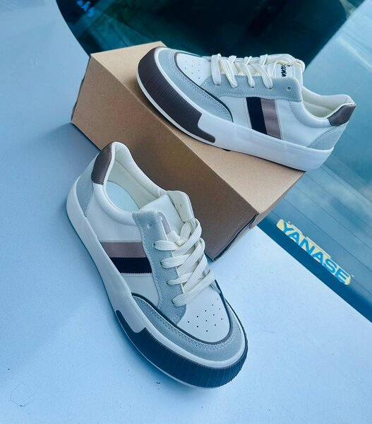 Sunny sneakers