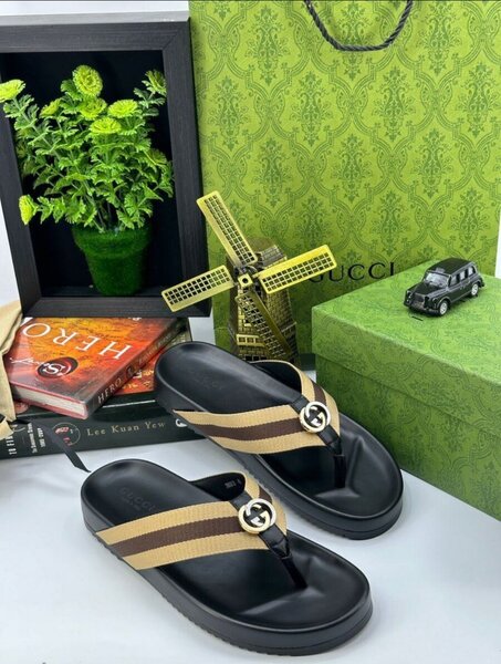 Gucci slippers