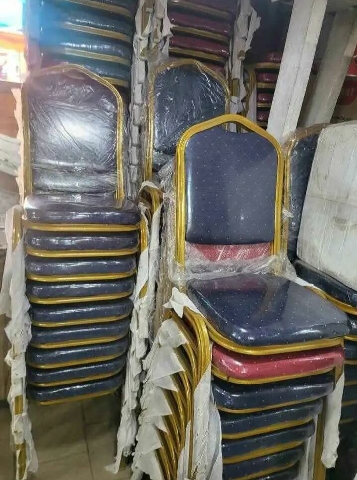 Chaises empilables de banquet