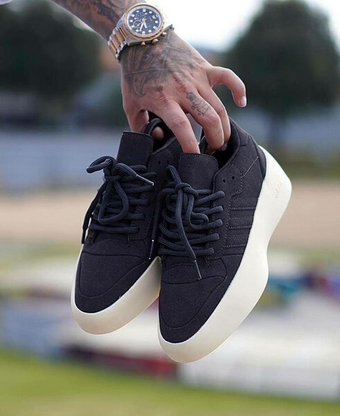 Adidas Sneakers