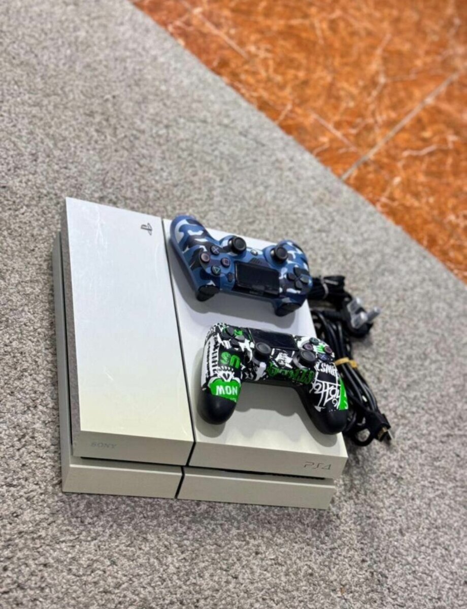 PS 4