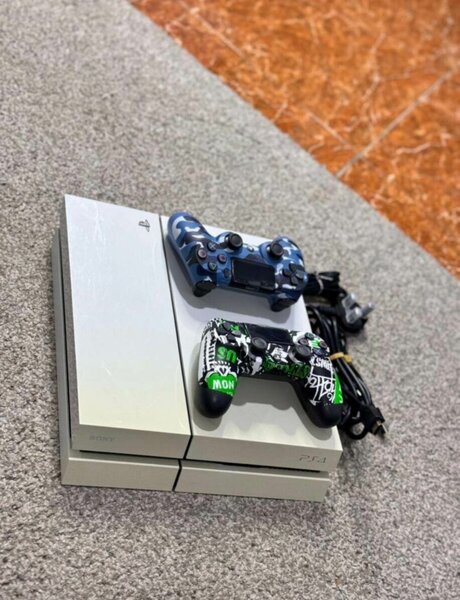 PS 4