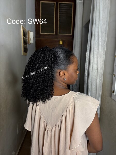 Postiche court bouclé SW64