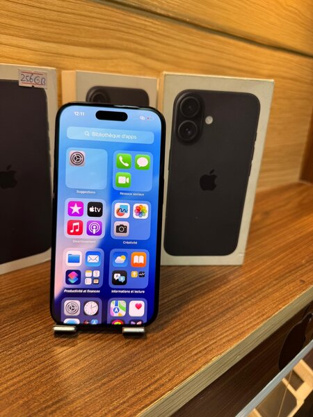 iPhone 16