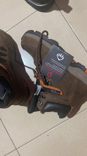 Safety boots