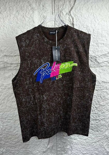 Sleeveless shirt