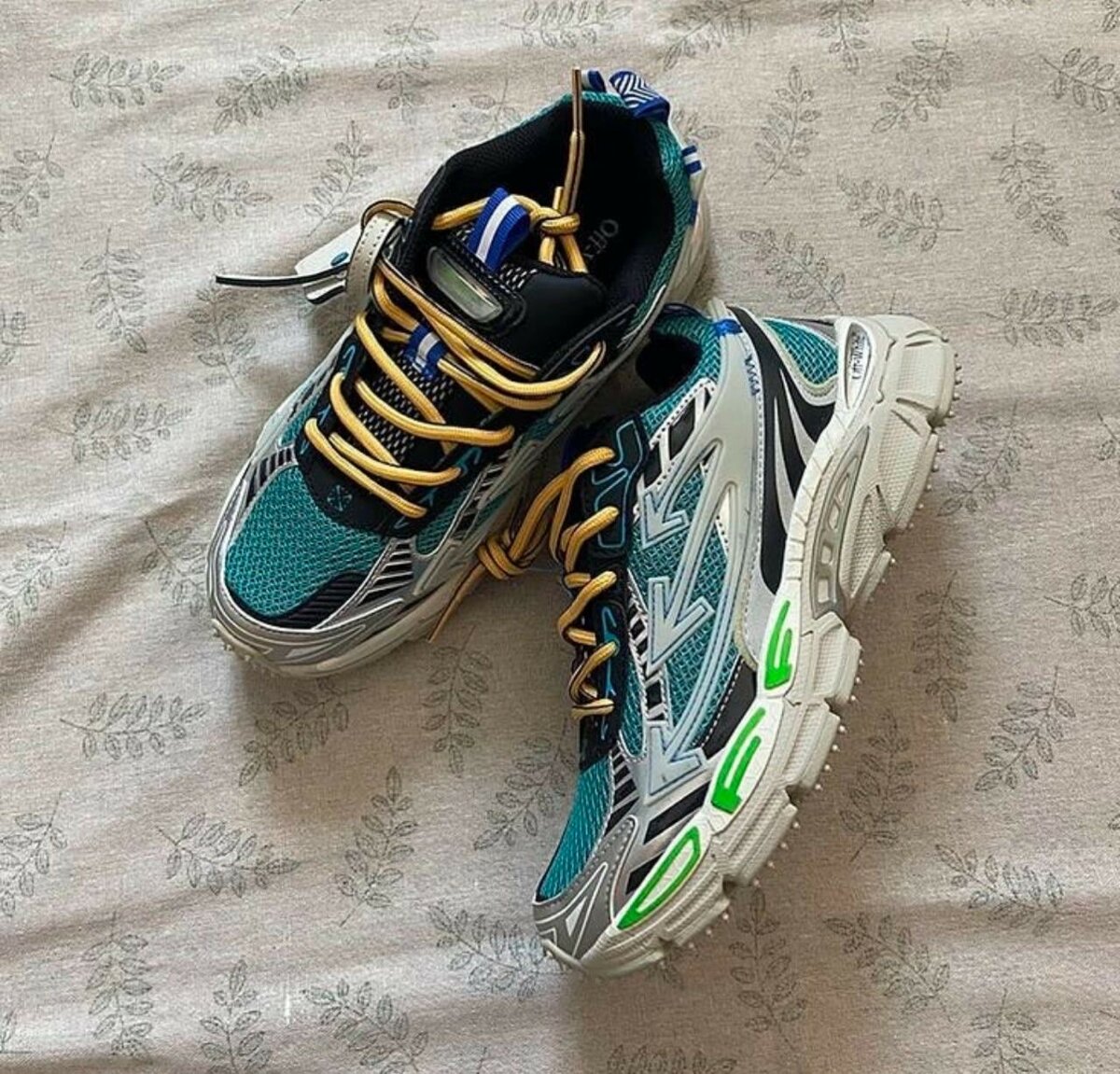 OFF WHITE SNEAKER