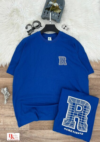 T-shirt bleu à motif "R"