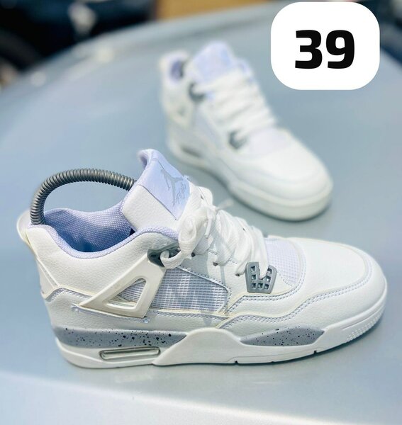 Basket Jordan 4