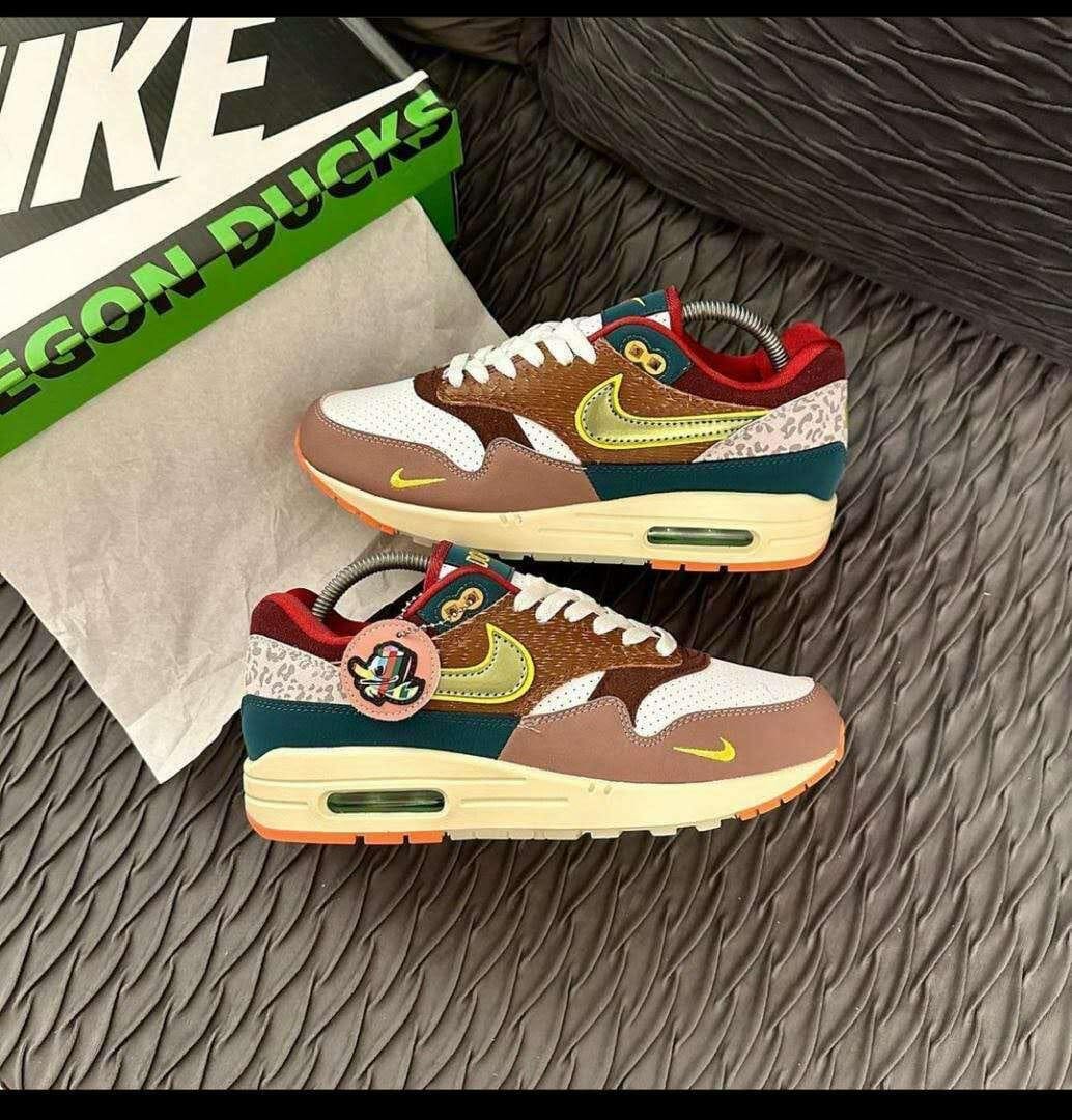 Air Max Luxe University oregon
