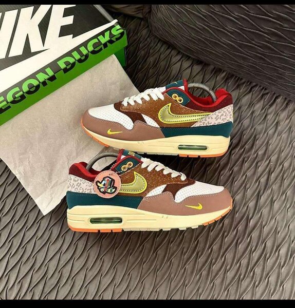 Air Max Luxe University oregon