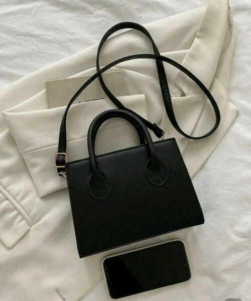 Petit Sac à main noir élégant