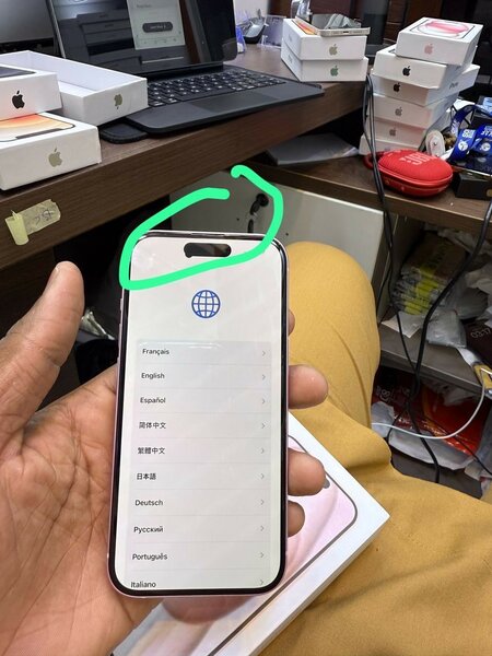 iPhone 15 simple