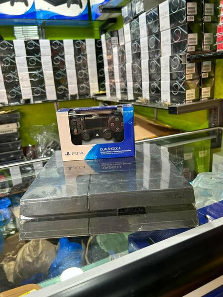 PS4 FAT 500GO QUASI NEUF AVEC 1CD