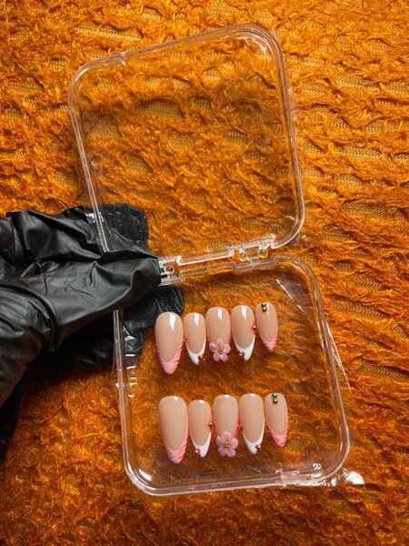 Ongles Capsules Design Floral
