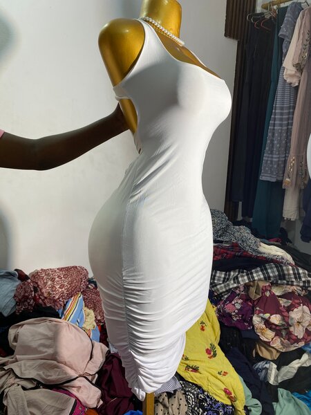 Robe moulante blanche élégante