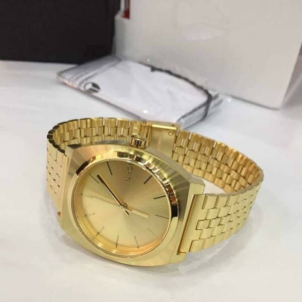 Nixon watches