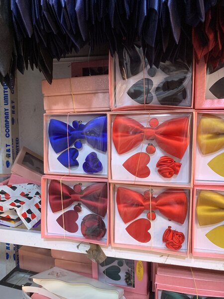 Bow tie