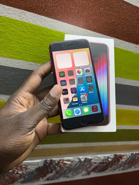 iPhone SE (2022)